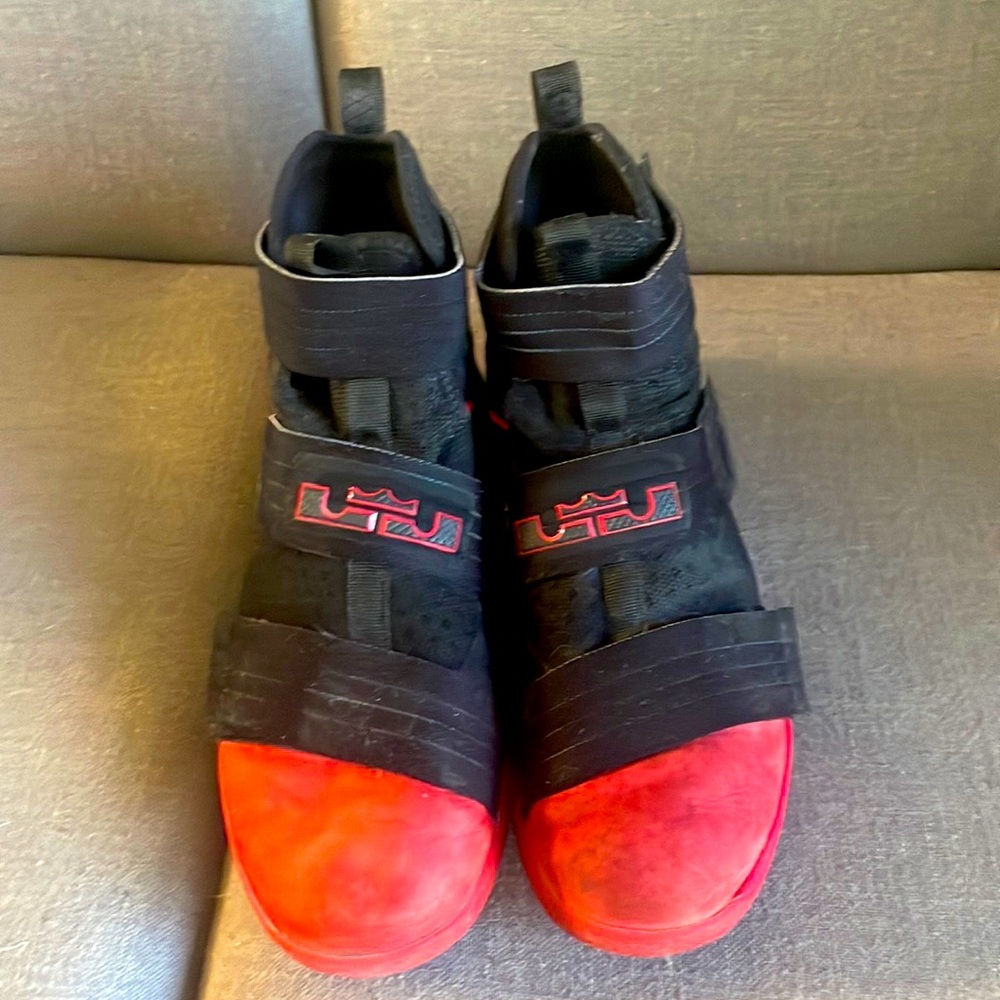 👟 2016 LeBron Soldier 10 - Size 8.5